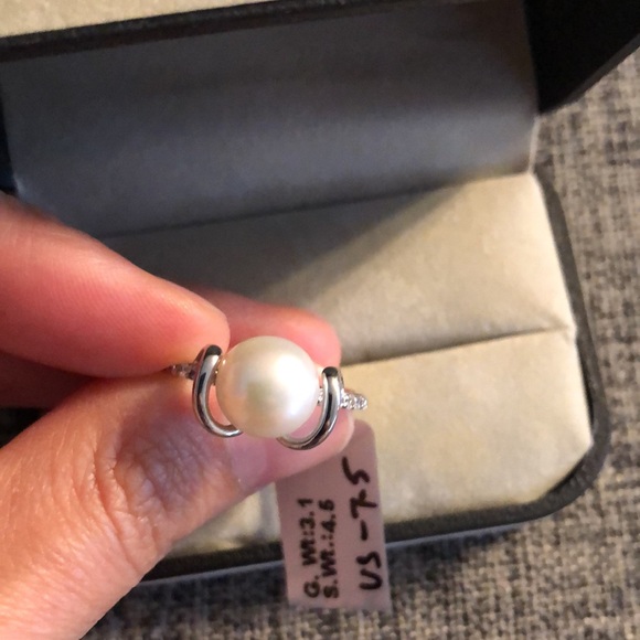 Silver Pearl Ring - Picture 4 of 8